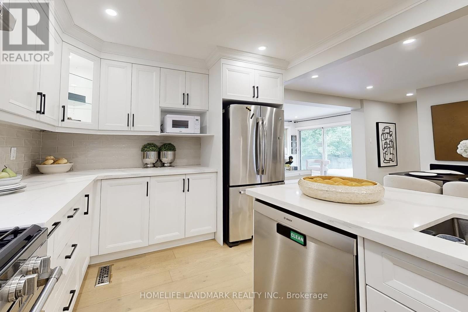 Photo 26 of 456 Chamberlain Lane, Oakville ON