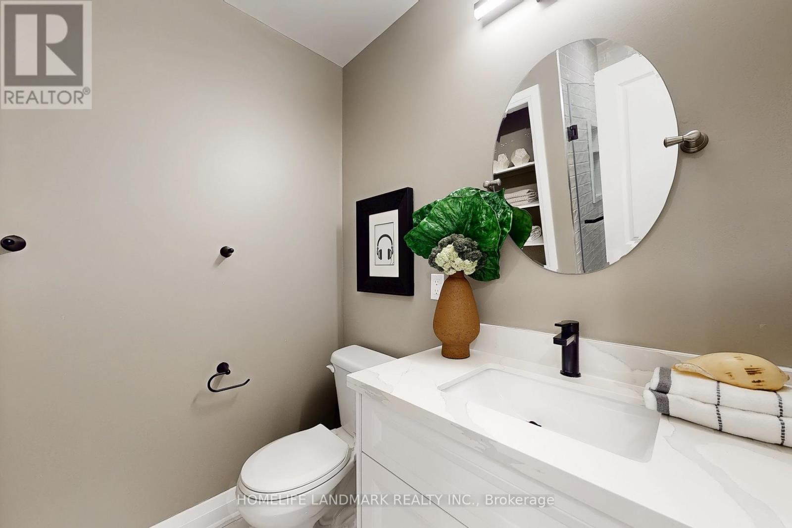 Photo 20 of 456 Chamberlain Lane, Oakville ON