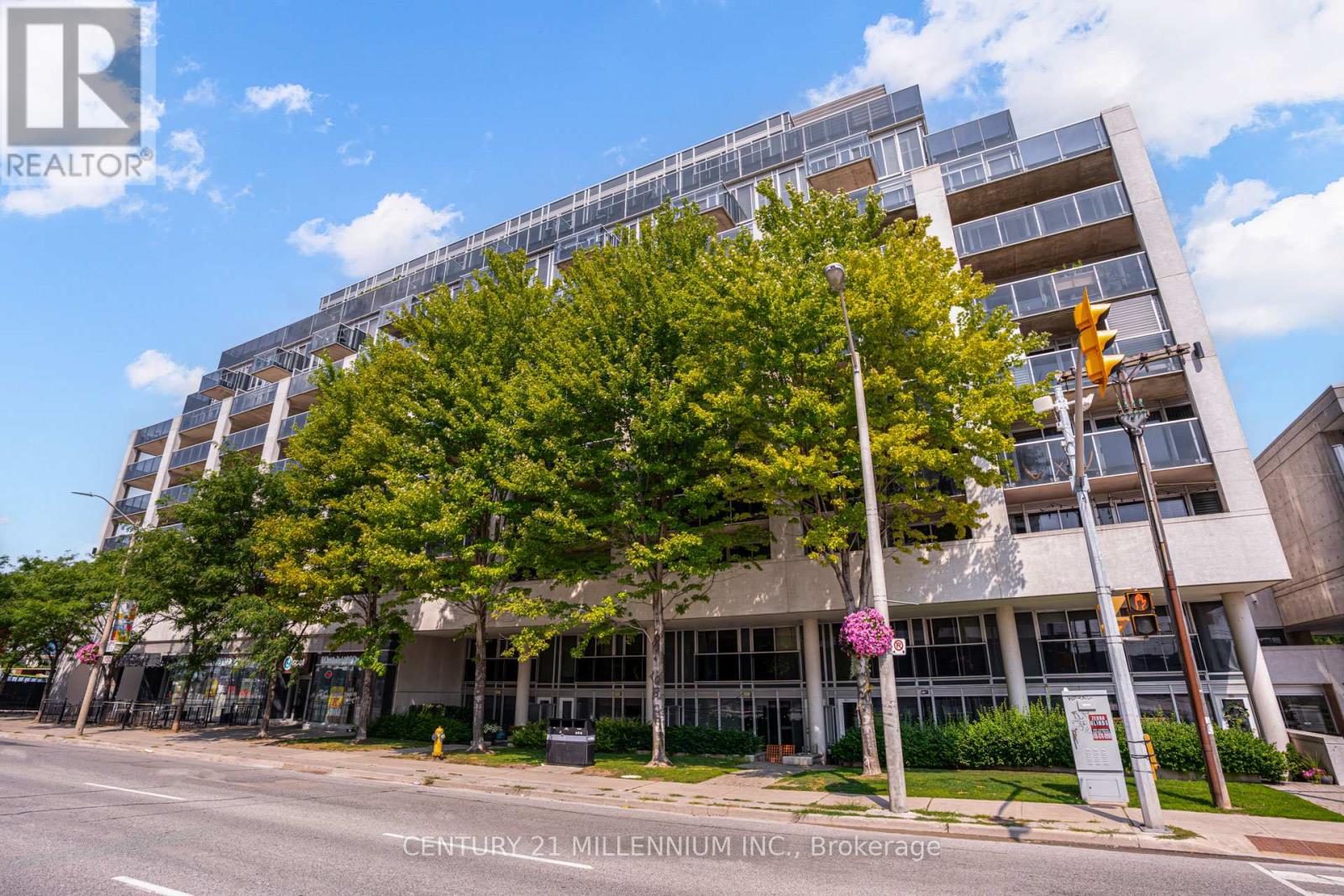 Photo 4 of 615 1050 The Queensway, Toronto ON