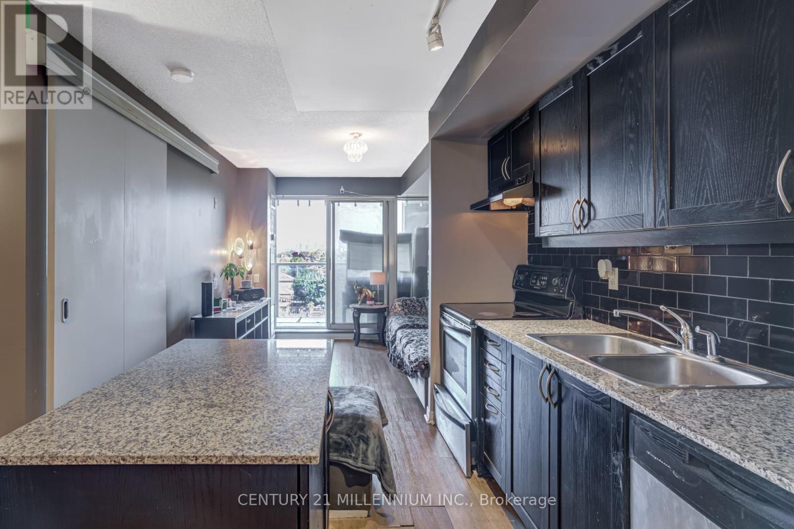 Photo 15 of 615 1050 The Queensway, Toronto ON