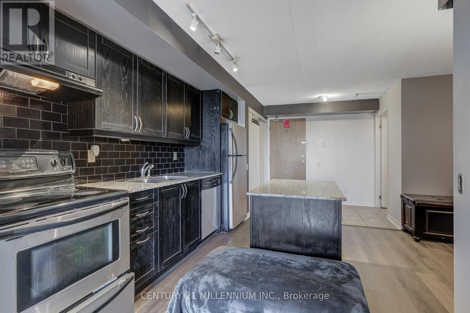 Photo 25 of 615 1050 The Queensway, Toronto ON
