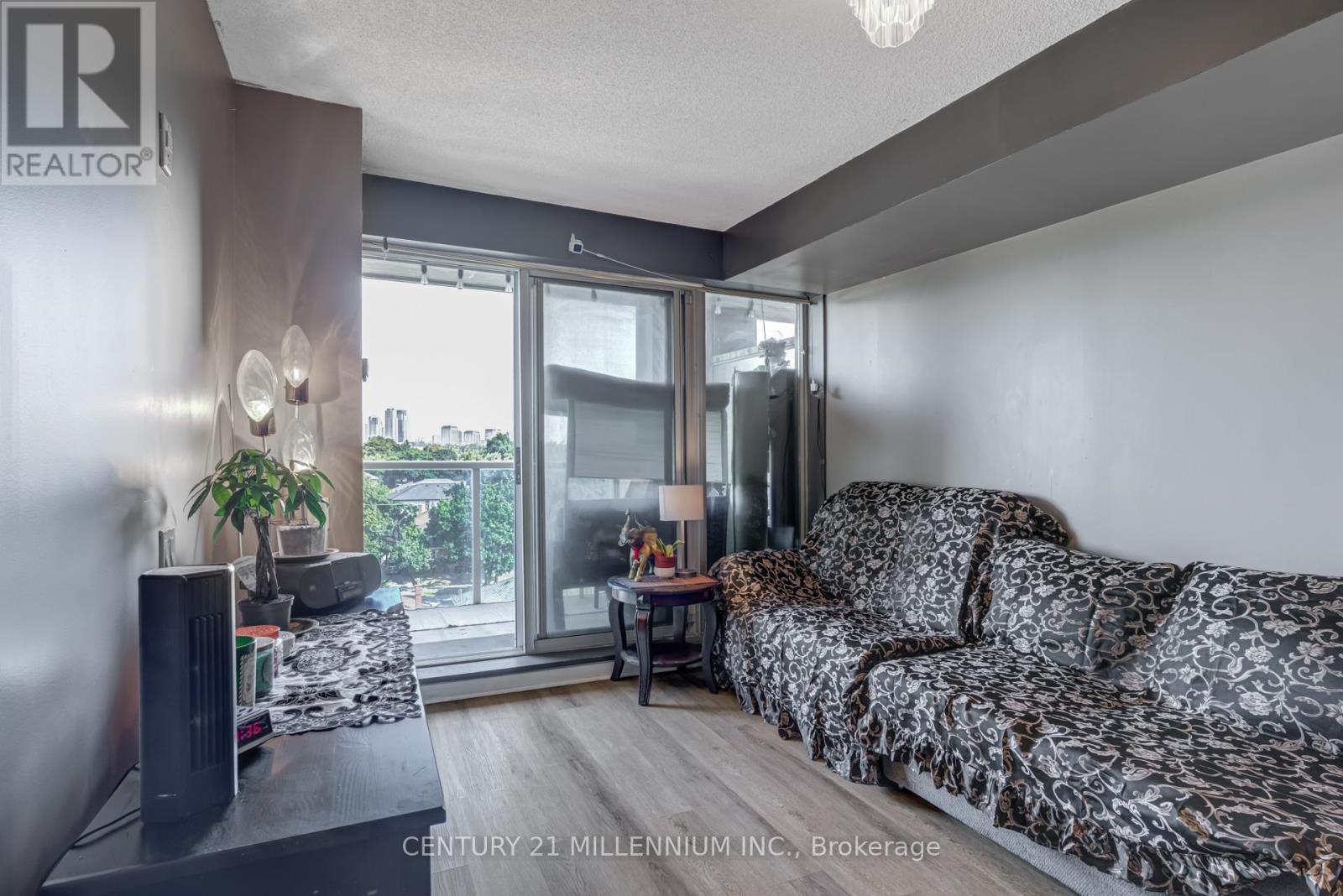 Photo 27 of 615 1050 The Queensway, Toronto ON