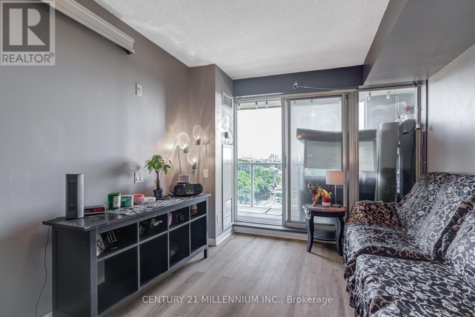 Photo 18 of 615 1050 The Queensway, Toronto ON