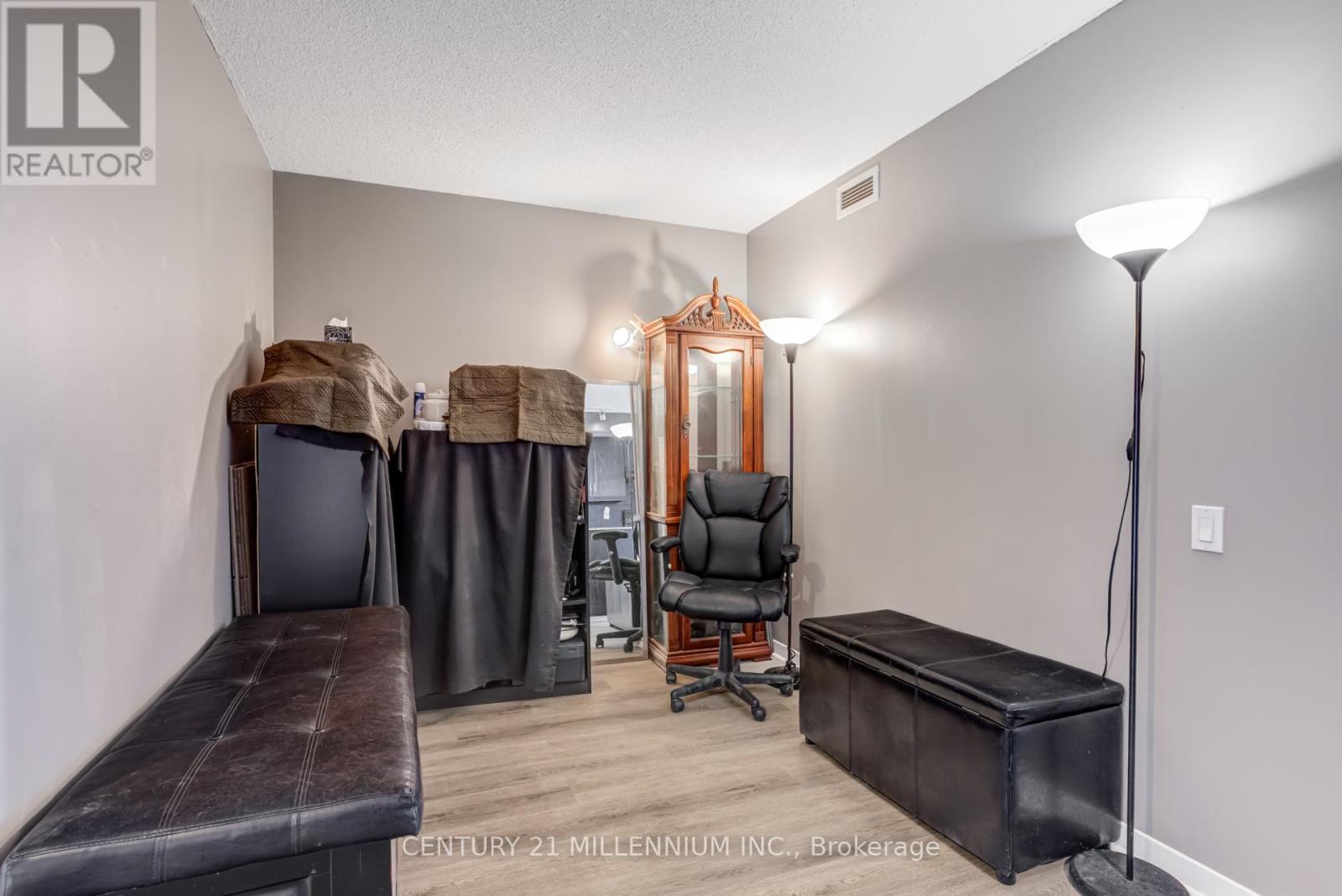 Photo 16 of 615 1050 The Queensway, Toronto ON