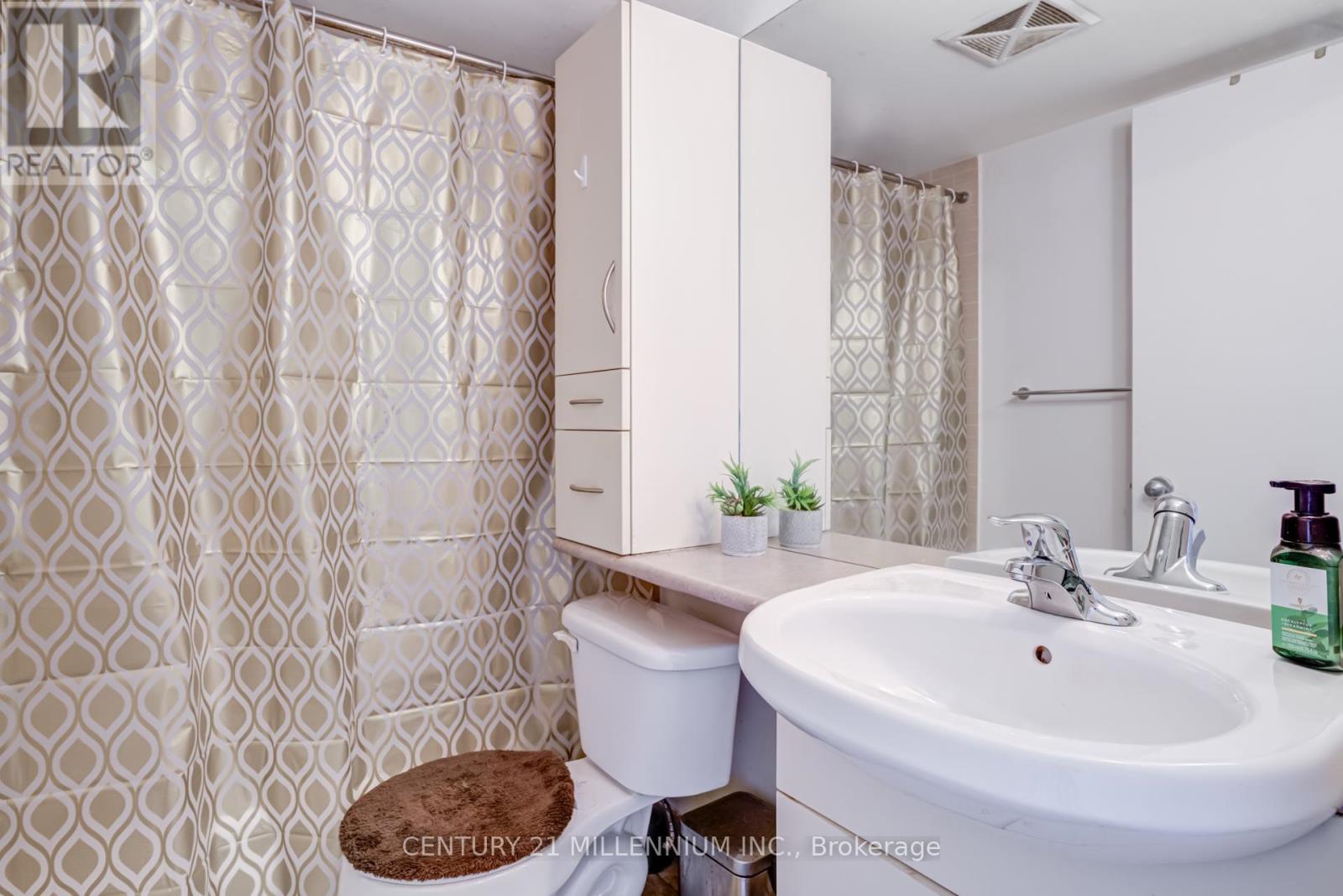 Photo 21 of 615 1050 The Queensway, Toronto ON