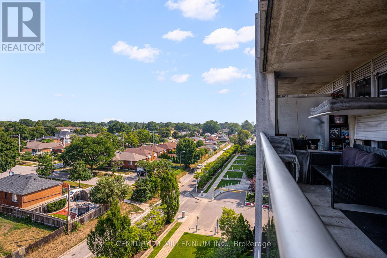 Photo 8 of 615 1050 The Queensway, Toronto ON