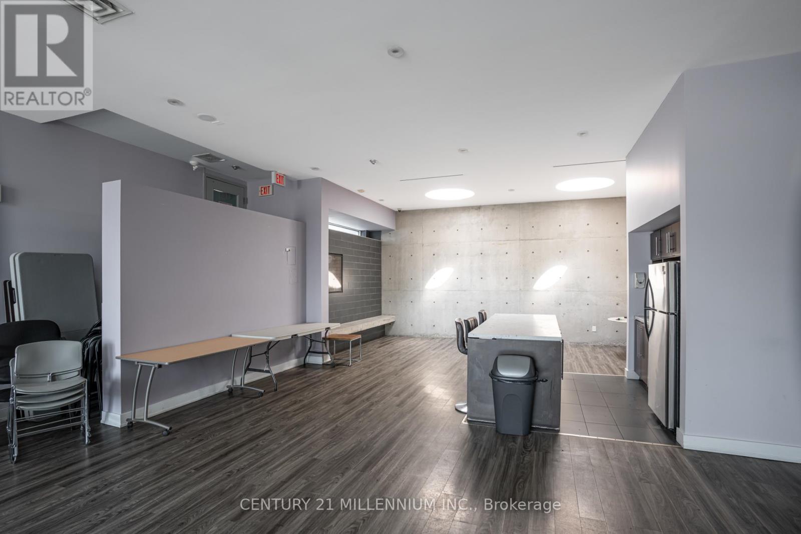 Photo 9 of 615 1050 The Queensway, Toronto ON