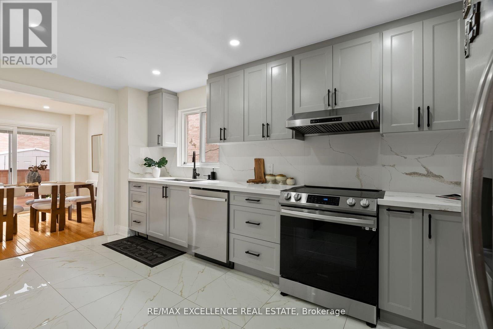 Photo 12 of 55 Rushmore Crescent, Brampton ON