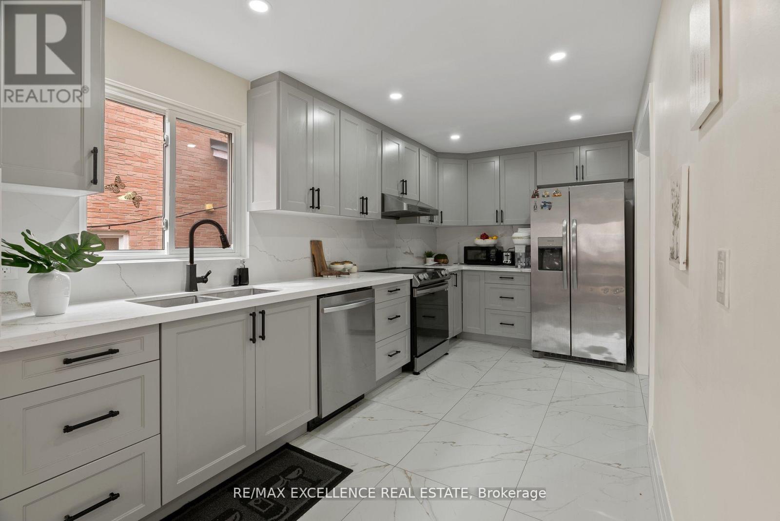 Photo 13 of 55 Rushmore Crescent, Brampton ON