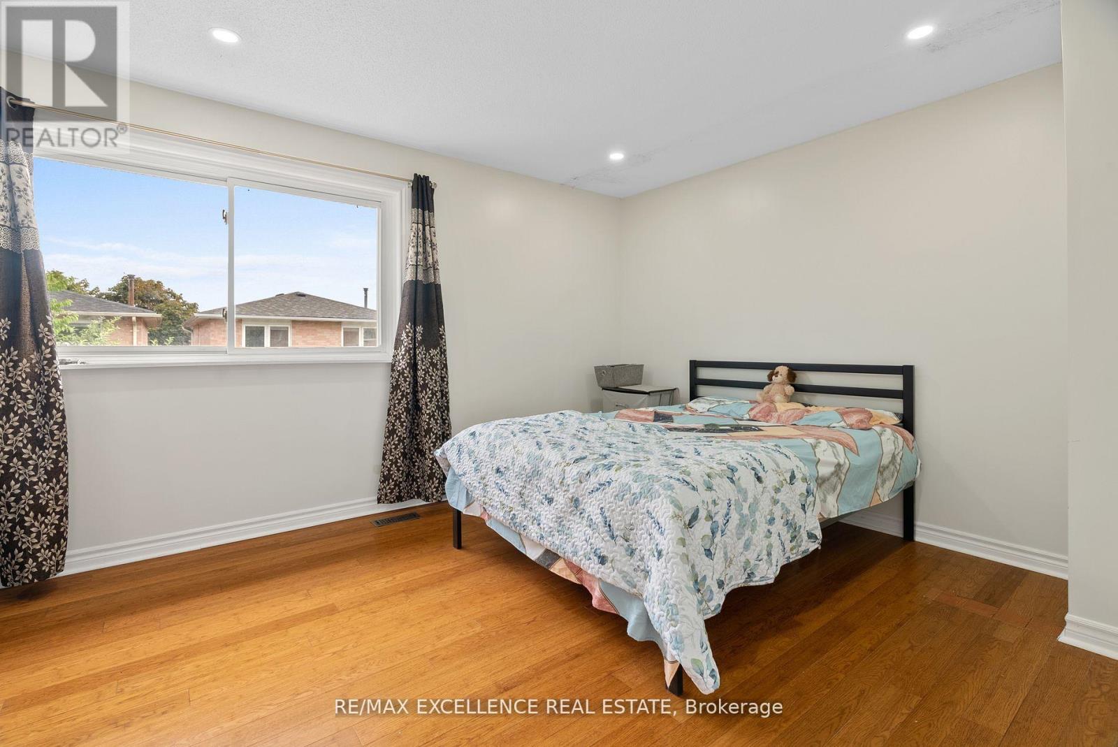 Photo 17 of 55 Rushmore Crescent, Brampton ON