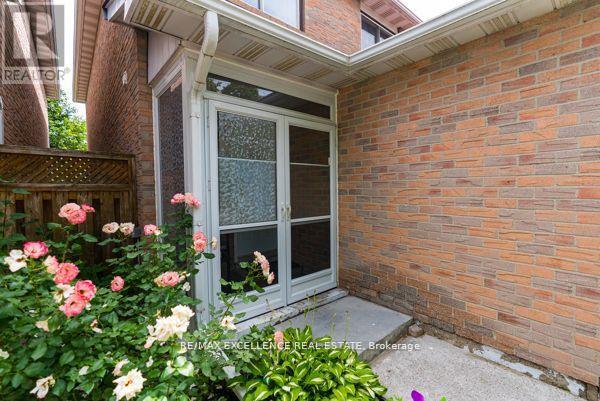 Photo 3 of 55 Rushmore Crescent, Brampton ON
