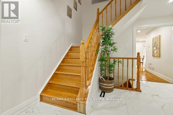 Photo 6 of 55 Rushmore Crescent, Brampton ON