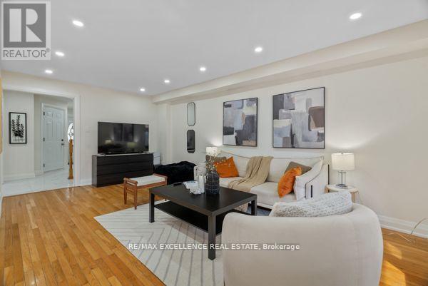 Photo 9 of 55 Rushmore Crescent, Brampton ON