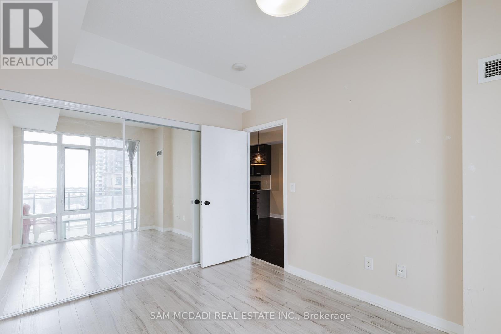 Photo 10 of 707 360 Square One Drive N, Mississauga ON
