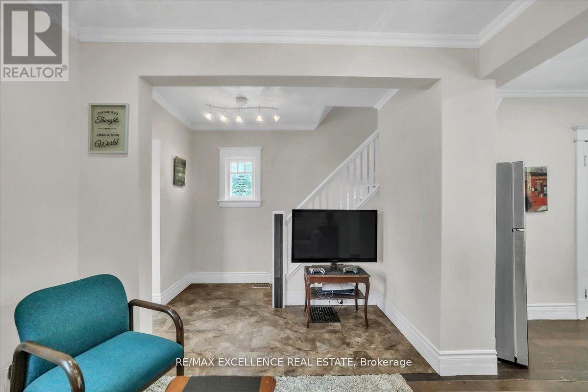 Photo 4 of 626 Downie Street, Peterborough Central ON