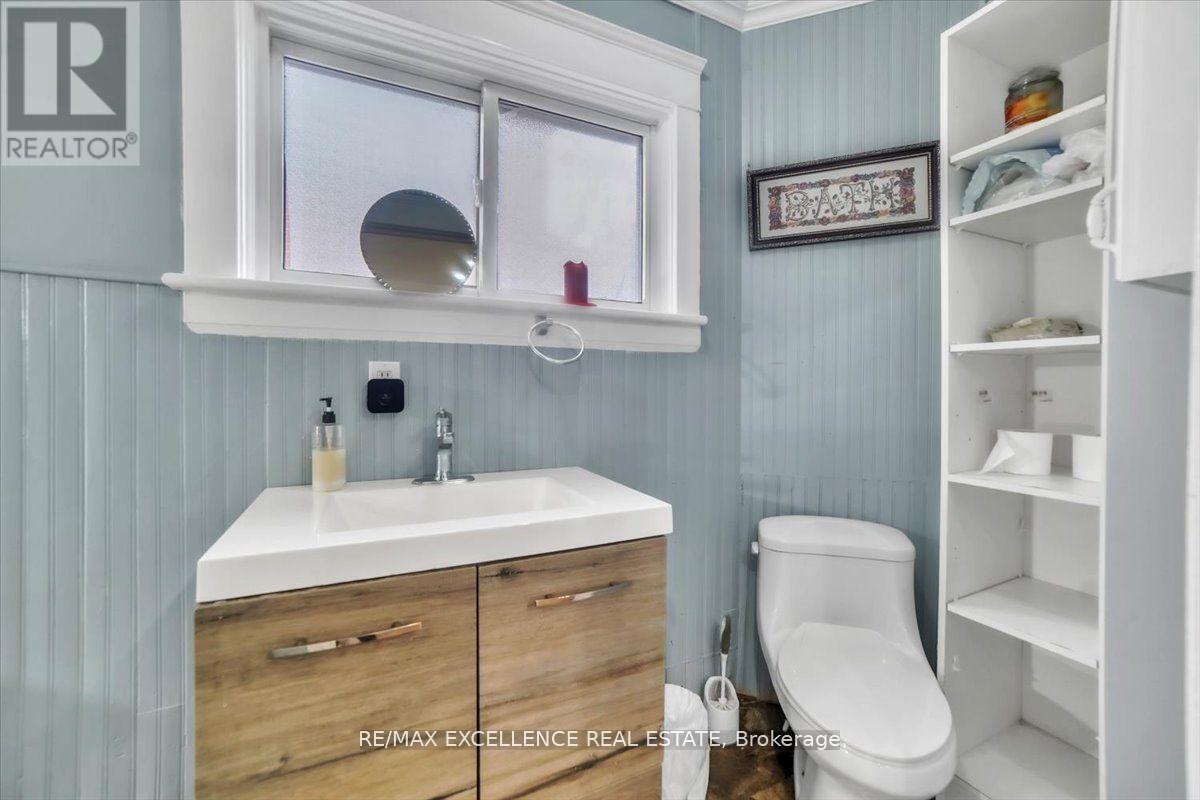 Photo 41 of 626 Downie Street, Peterborough Central ON