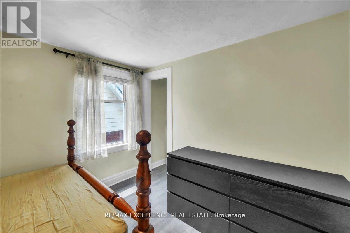 Photo 24 of 626 Downie Street, Peterborough Central ON