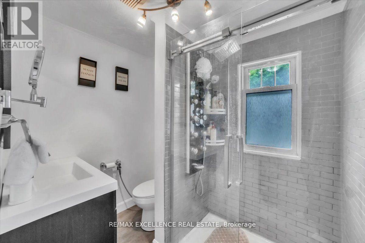 Photo 28 of 626 Downie Street, Peterborough Central ON