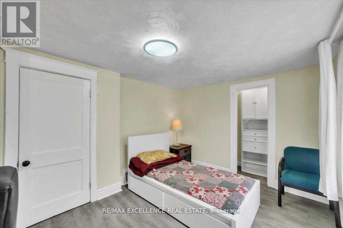 Photo 26 of 626 Downie Street, Peterborough Central ON