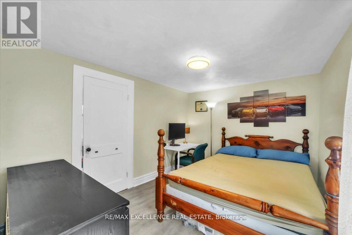 Photo 18 of 626 Downie Street, Peterborough Central ON