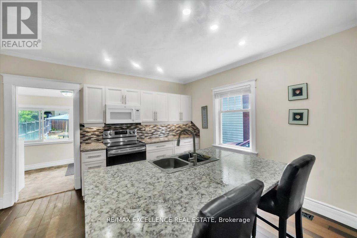Photo 19 of 626 Downie Street, Peterborough Central ON