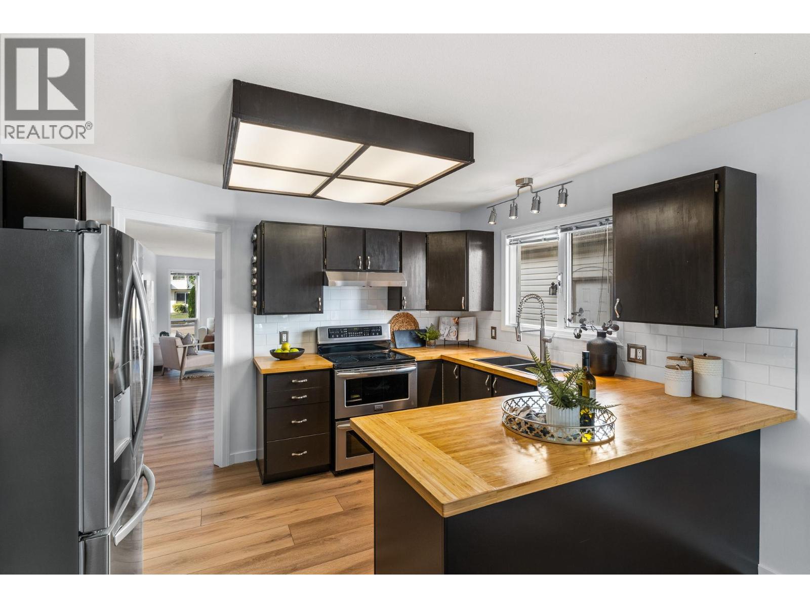Photo 11 of 2050 Zinnia Road, Kelowna BC