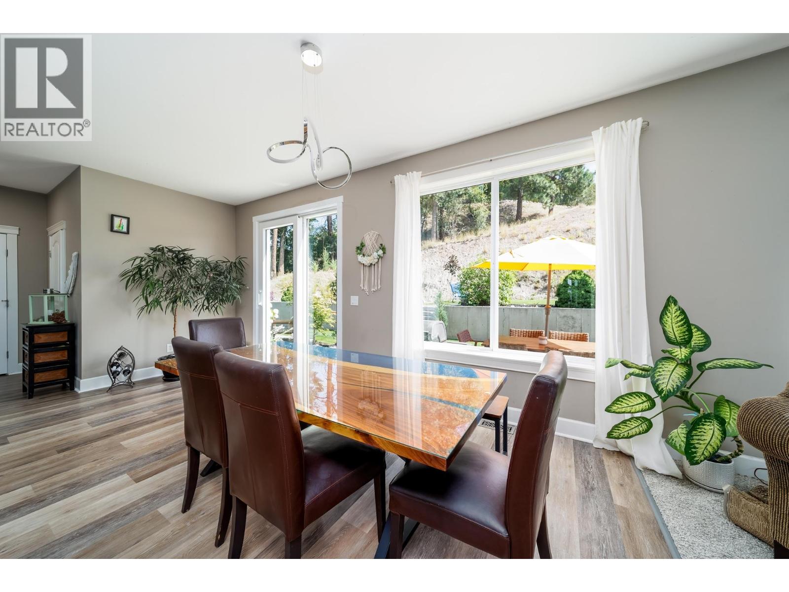  2052 Sunview Drive, West Kelowna