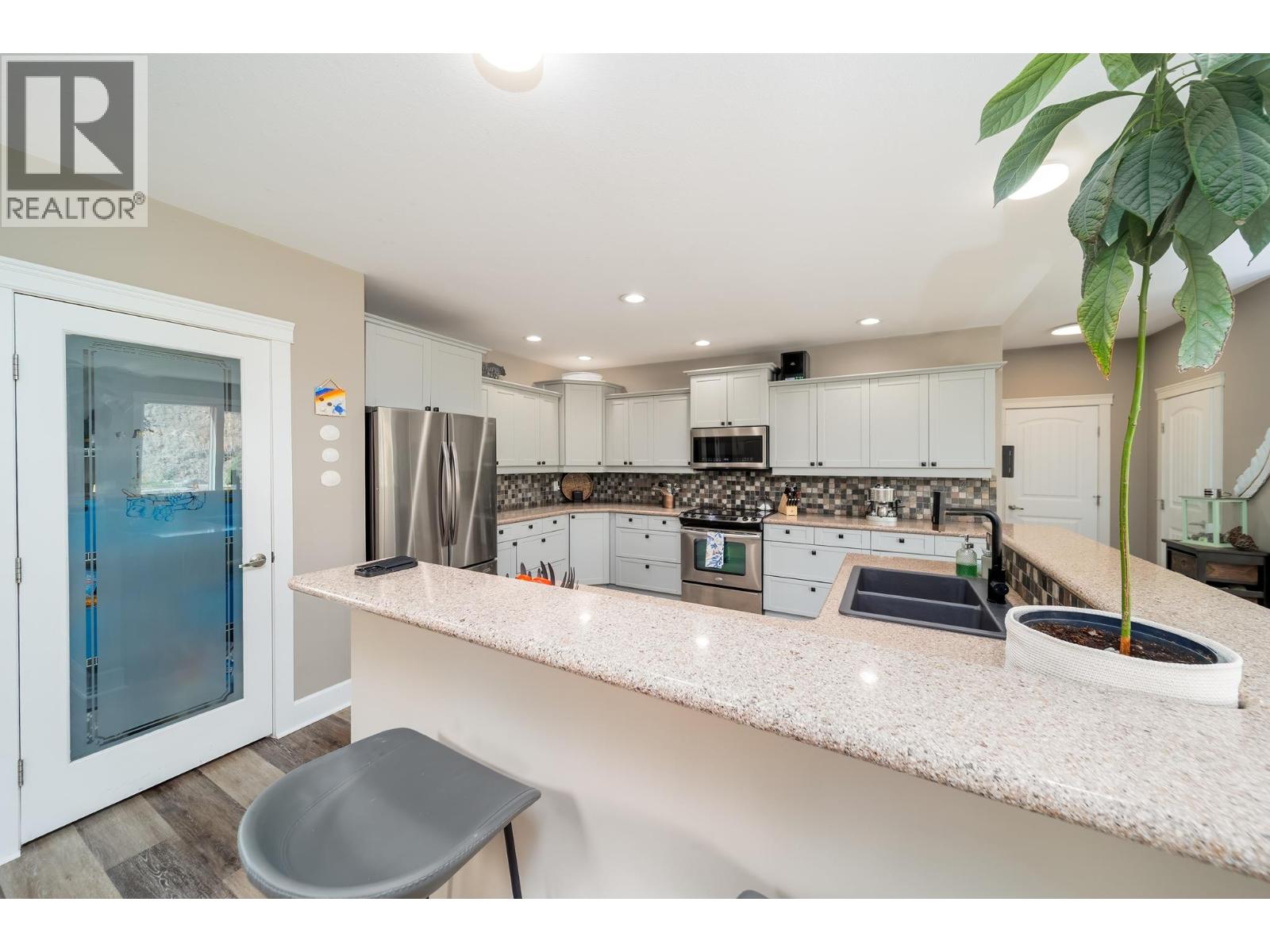  2052 Sunview Drive, West Kelowna