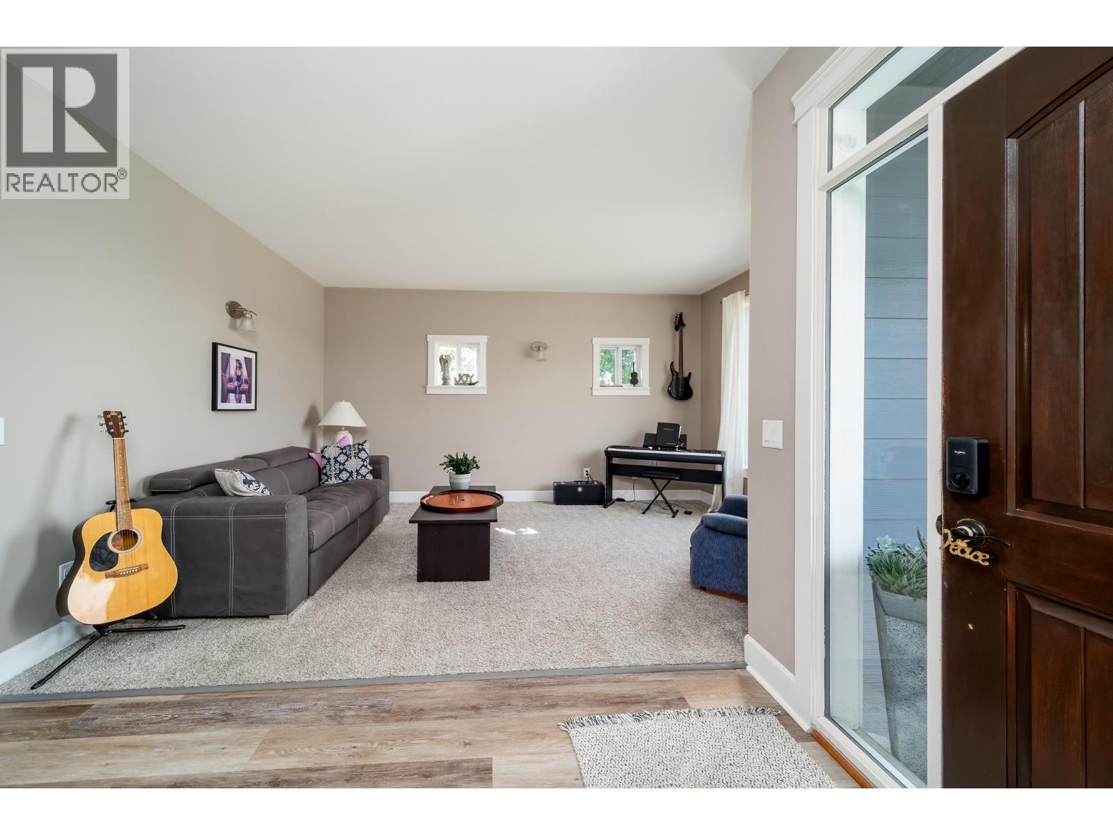  2052 Sunview Drive, West Kelowna