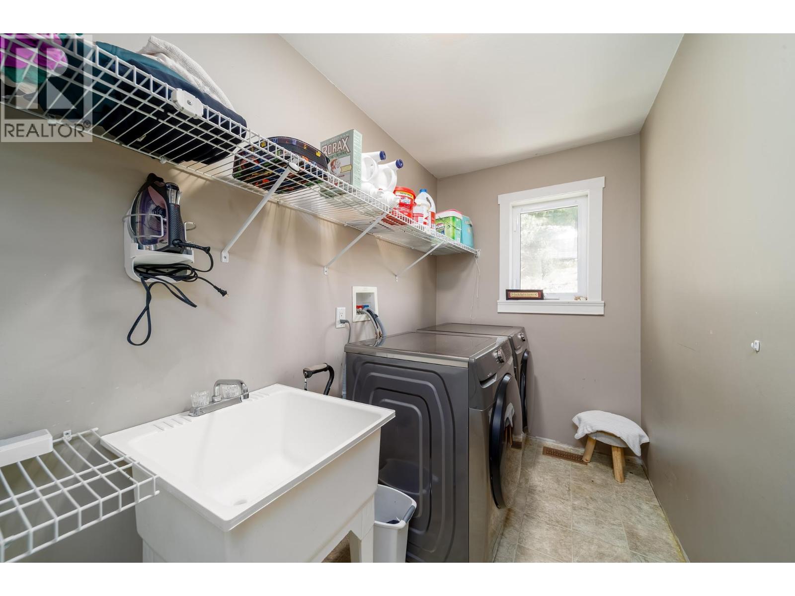  2052 Sunview Drive, West Kelowna
