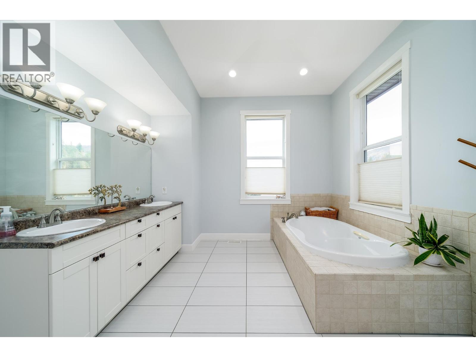  2052 Sunview Drive, West Kelowna