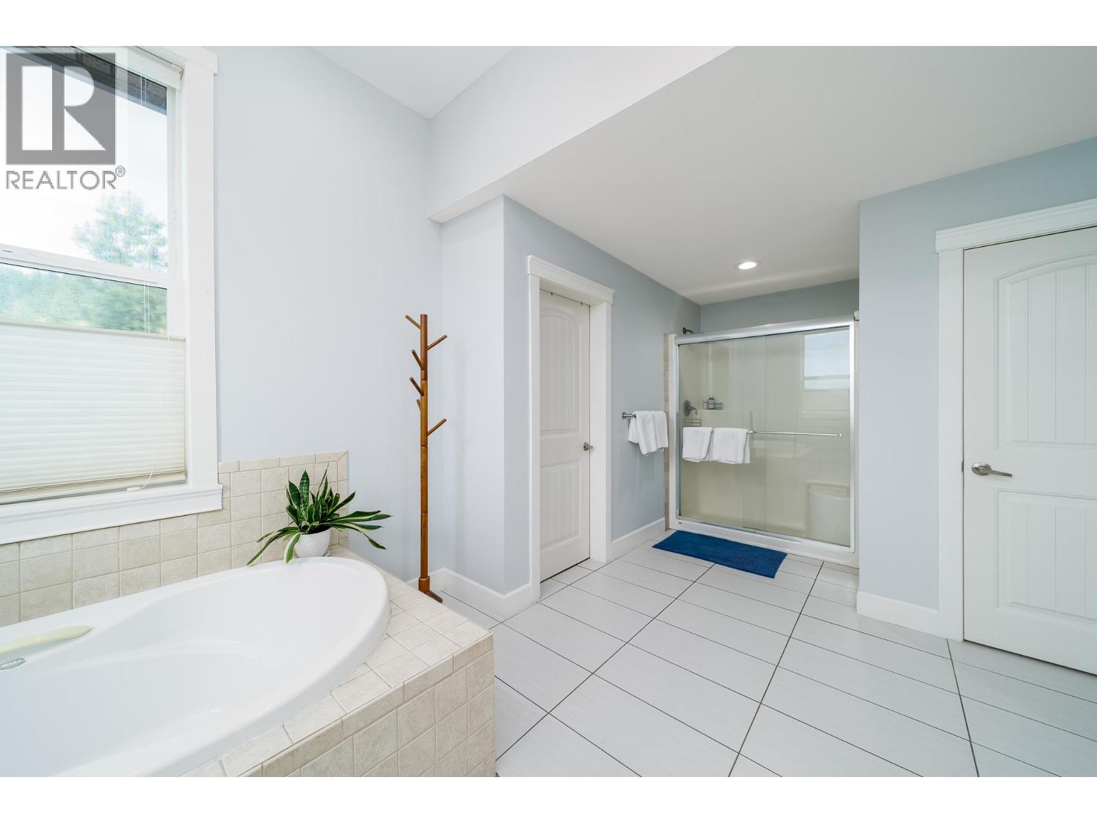  2052 Sunview Drive, West Kelowna