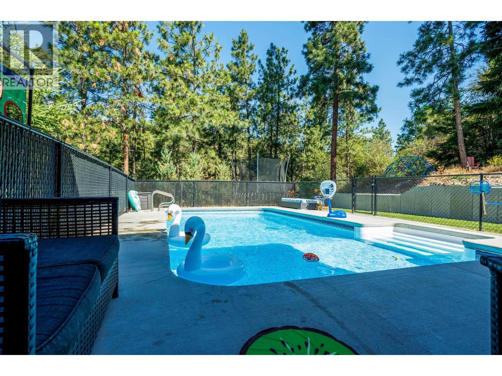  2052 Sunview Drive, West Kelowna