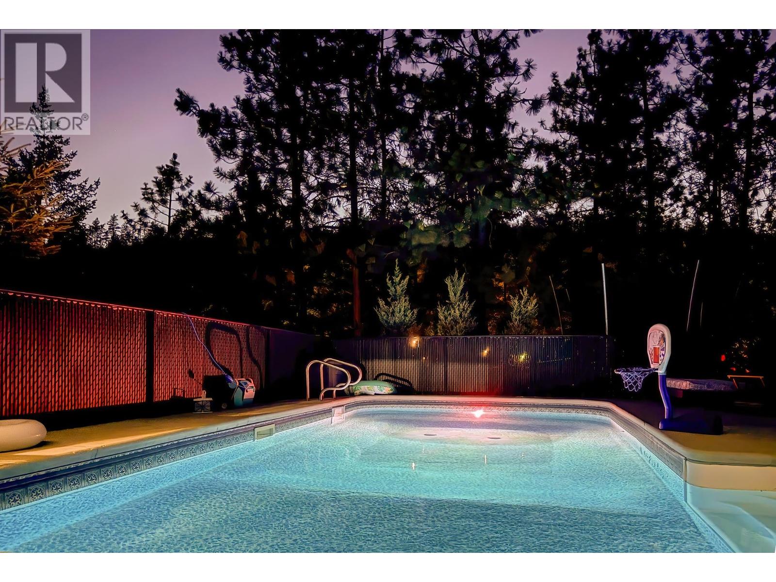 2052 Sunview Drive, West Kelowna