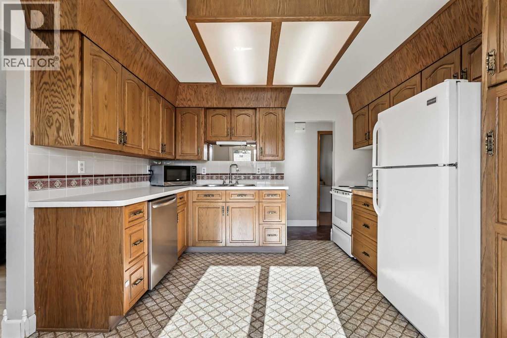 Single Family House Bungalow for Sale in  Governor Drive SW Glamorgan Calgary 