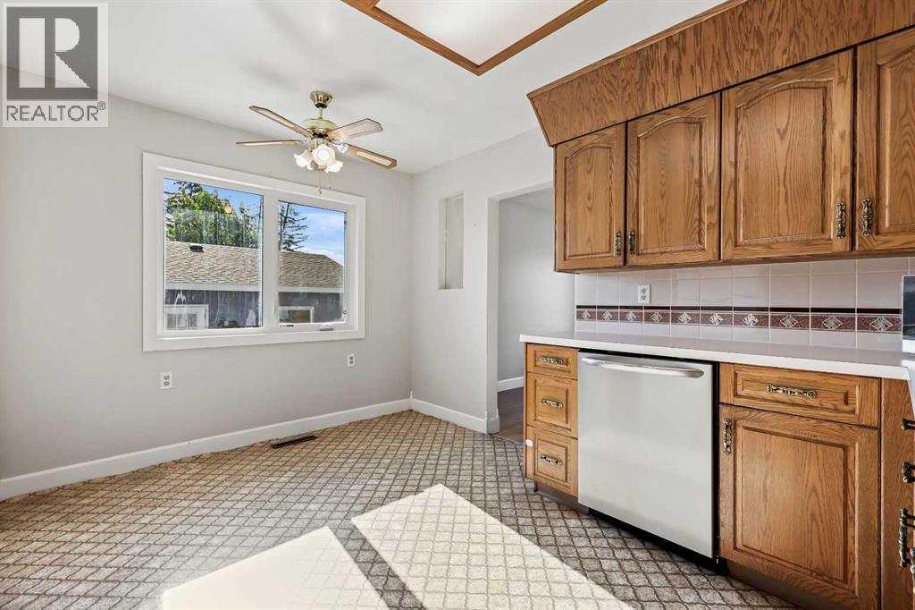 Single Family House Bungalow for Sale in  Governor Drive SW Glamorgan Calgary 