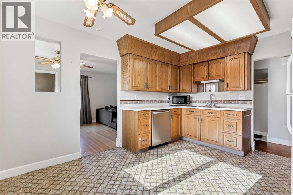 Single Family House Bungalow for Sale in  Governor Drive SW Glamorgan Calgary 