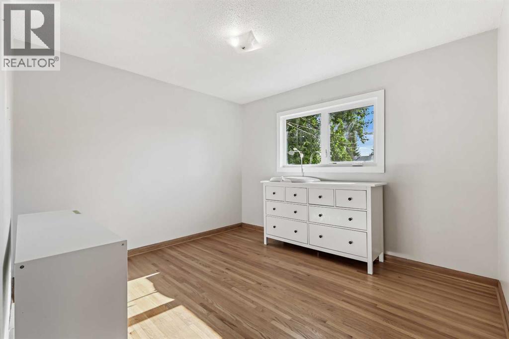 Single Family House Bungalow for Sale in  Governor Drive SW Glamorgan Calgary 