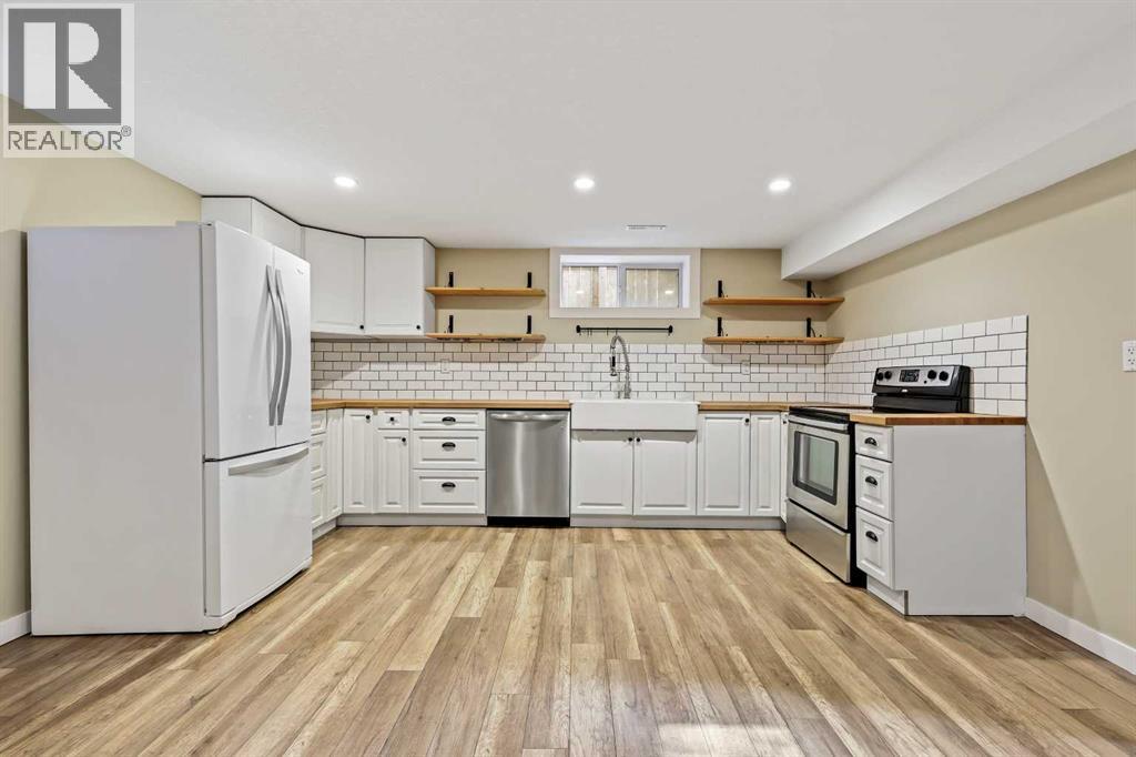 Single Family House Bungalow for Sale in  Governor Drive SW Glamorgan Calgary 