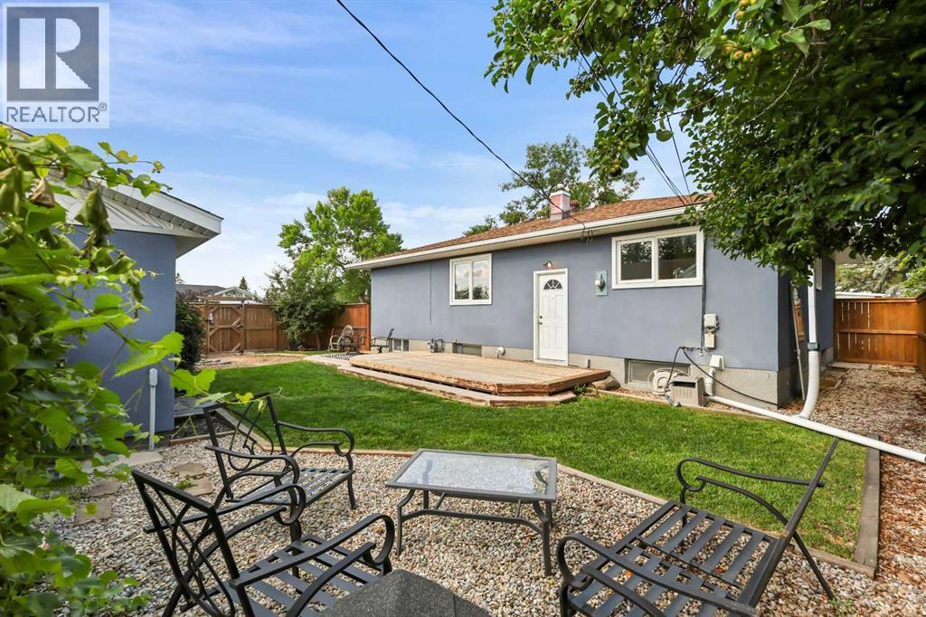 Single Family House Bungalow for Sale in  Governor Drive SW Glamorgan Calgary 