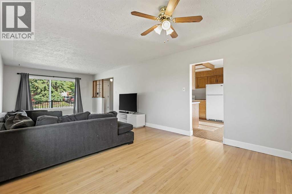 Single Family House Bungalow for Sale in  Governor Drive SW Glamorgan Calgary 