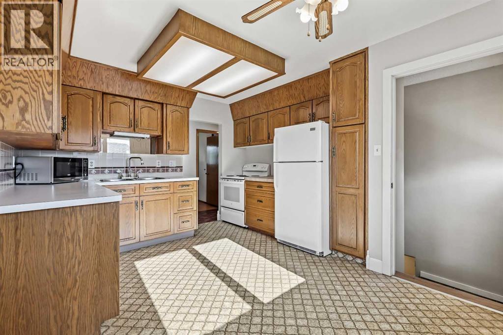 Single Family House Bungalow for Sale in  Governor Drive SW Glamorgan Calgary 
