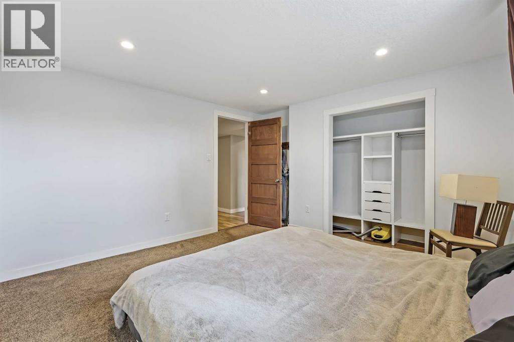 Single Family House Bungalow for Sale in  Governor Drive SW Glamorgan Calgary 