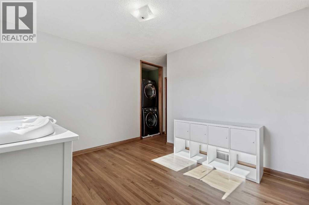 Single Family House Bungalow for Sale in  Governor Drive SW Glamorgan Calgary 