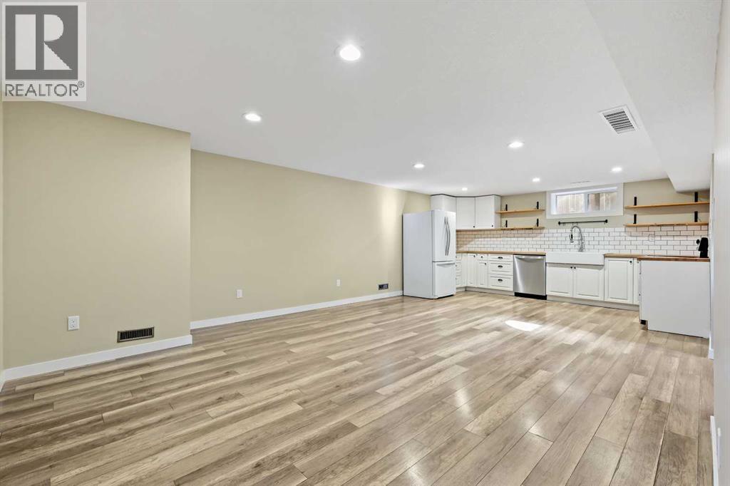 Single Family House Bungalow for Sale in  Governor Drive SW Glamorgan Calgary 