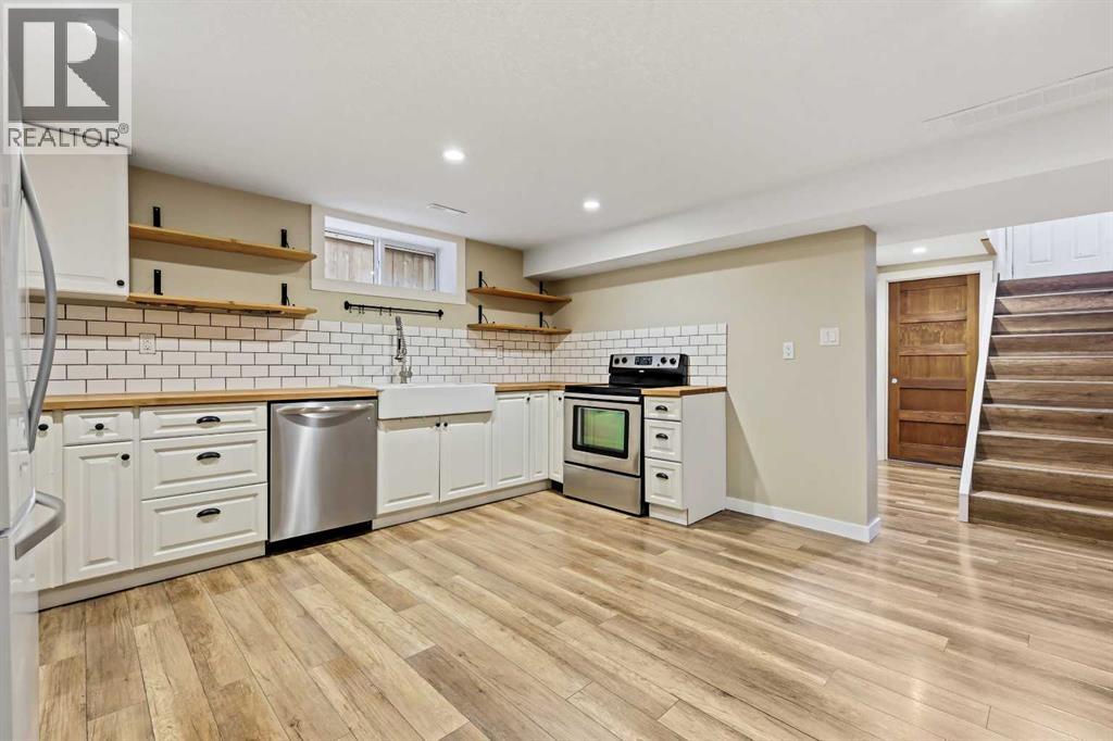 Single Family House Bungalow for Sale in  Governor Drive SW Glamorgan Calgary 