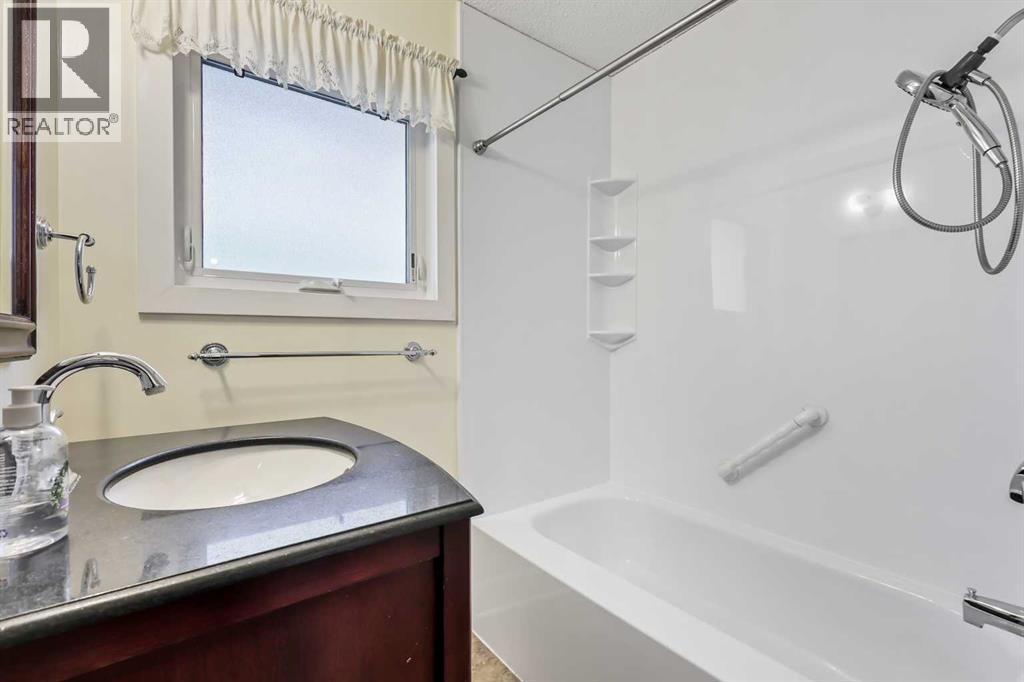 Single Family House Bungalow for Sale in  Governor Drive SW Glamorgan Calgary 