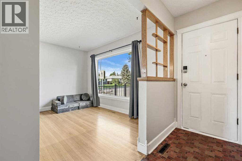 Single Family House Bungalow for Sale in  Governor Drive SW Glamorgan Calgary 