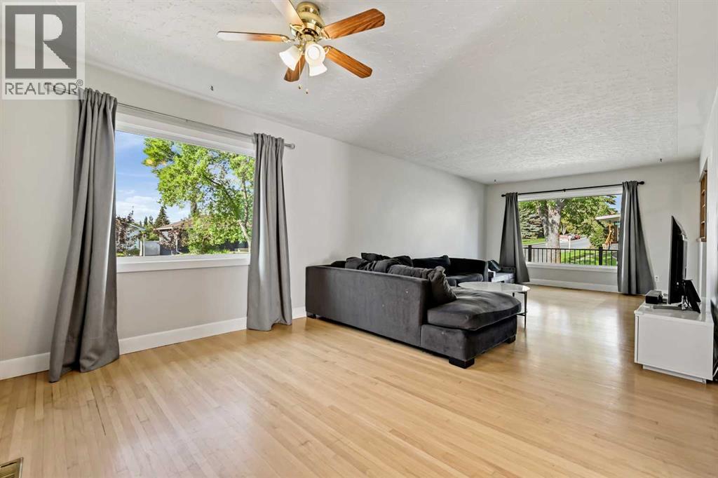Single Family House Bungalow for Sale in  Governor Drive SW Glamorgan Calgary 