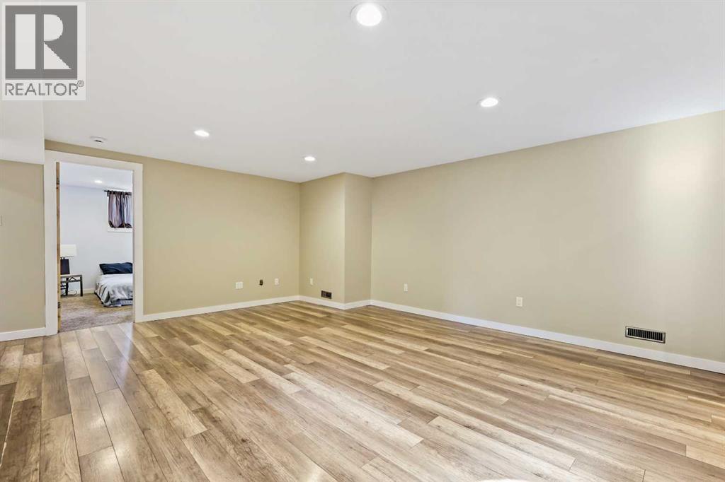 Single Family House Bungalow for Sale in  Governor Drive SW Glamorgan Calgary 